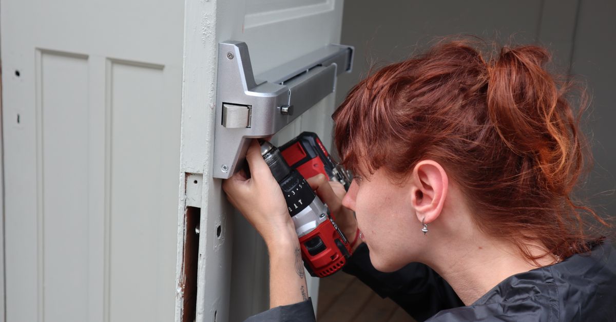 locksmith service technician — Mike Locksmiths